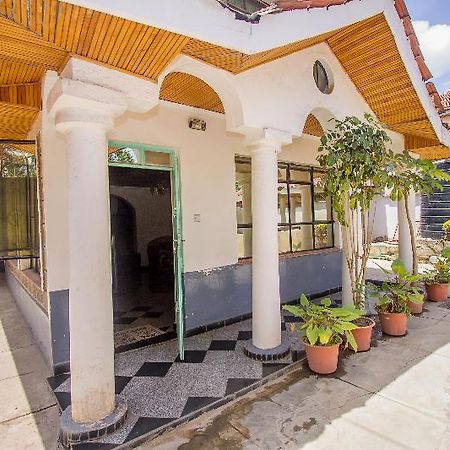 Nairobi Airport Rest House Hotel Exterior photo