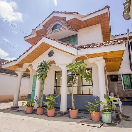 Nairobi Airport Rest House Hotel Exterior photo